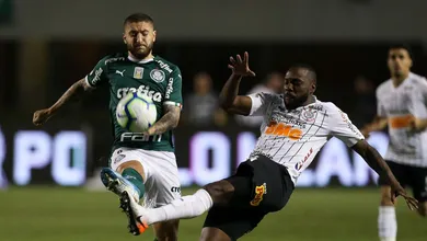 Num D&eacute;rbi de acr&eacute;scimos card&iacute;acos, o Corinthians ficou com o sorriso de canto pelo empate