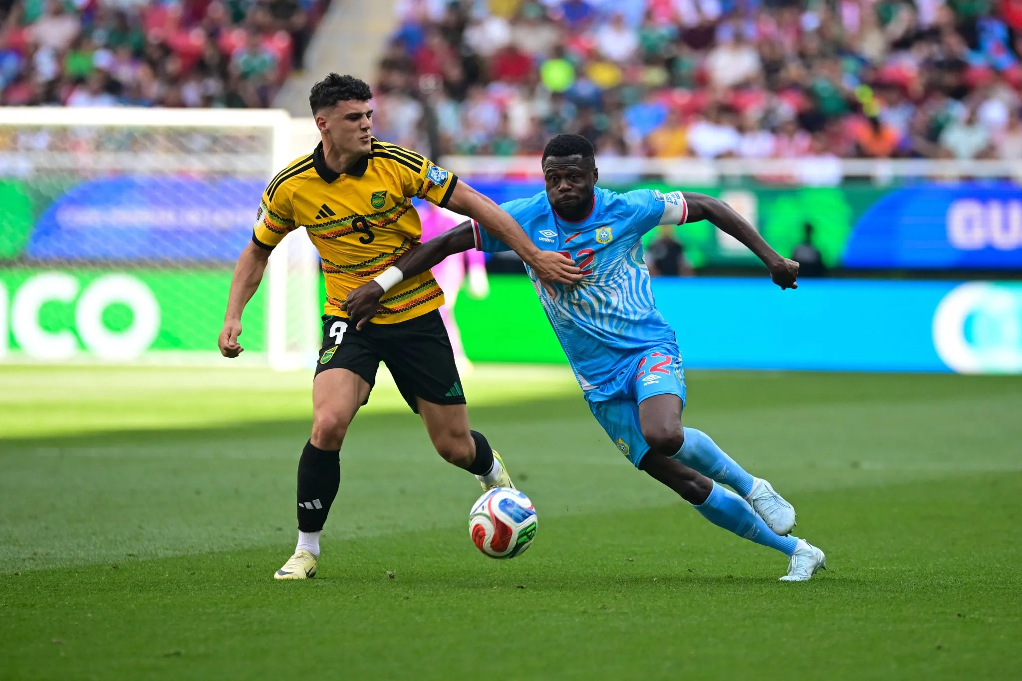 Chancel Mbemba durante Jamaica x RD Congo (Foto: Imago/Straffon Images)