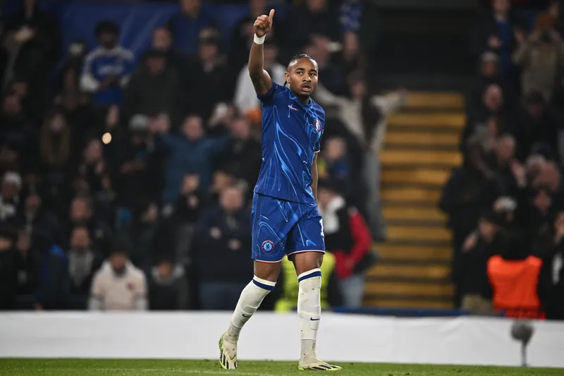 Nkunku celebra gol pelo Chelsea