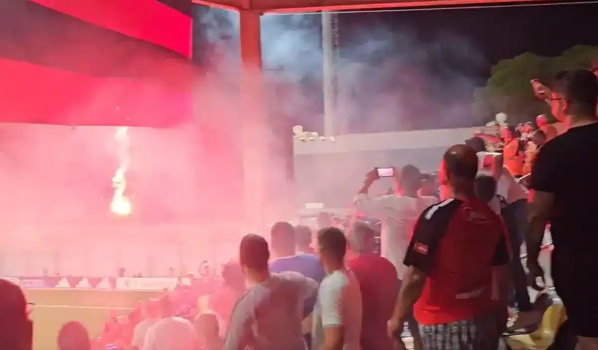 A primeira fase da Champions come&ccedil;ou com briga entre torcidas e provoca&ccedil;&atilde;o