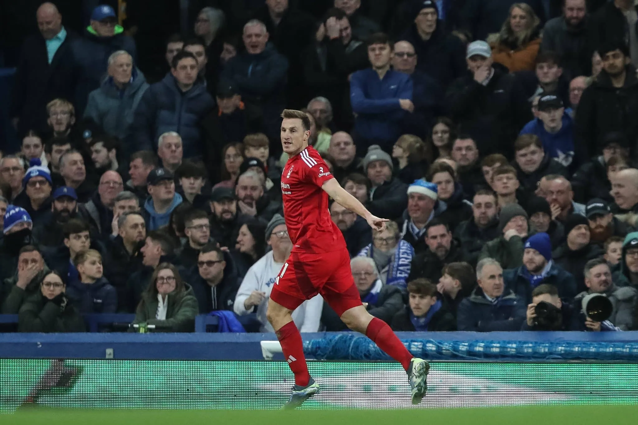 Sensa&ccedil;&atilde;o da Premier League, Forest vence mais uma e pode terminar ano na vice-lideran&ccedil;a