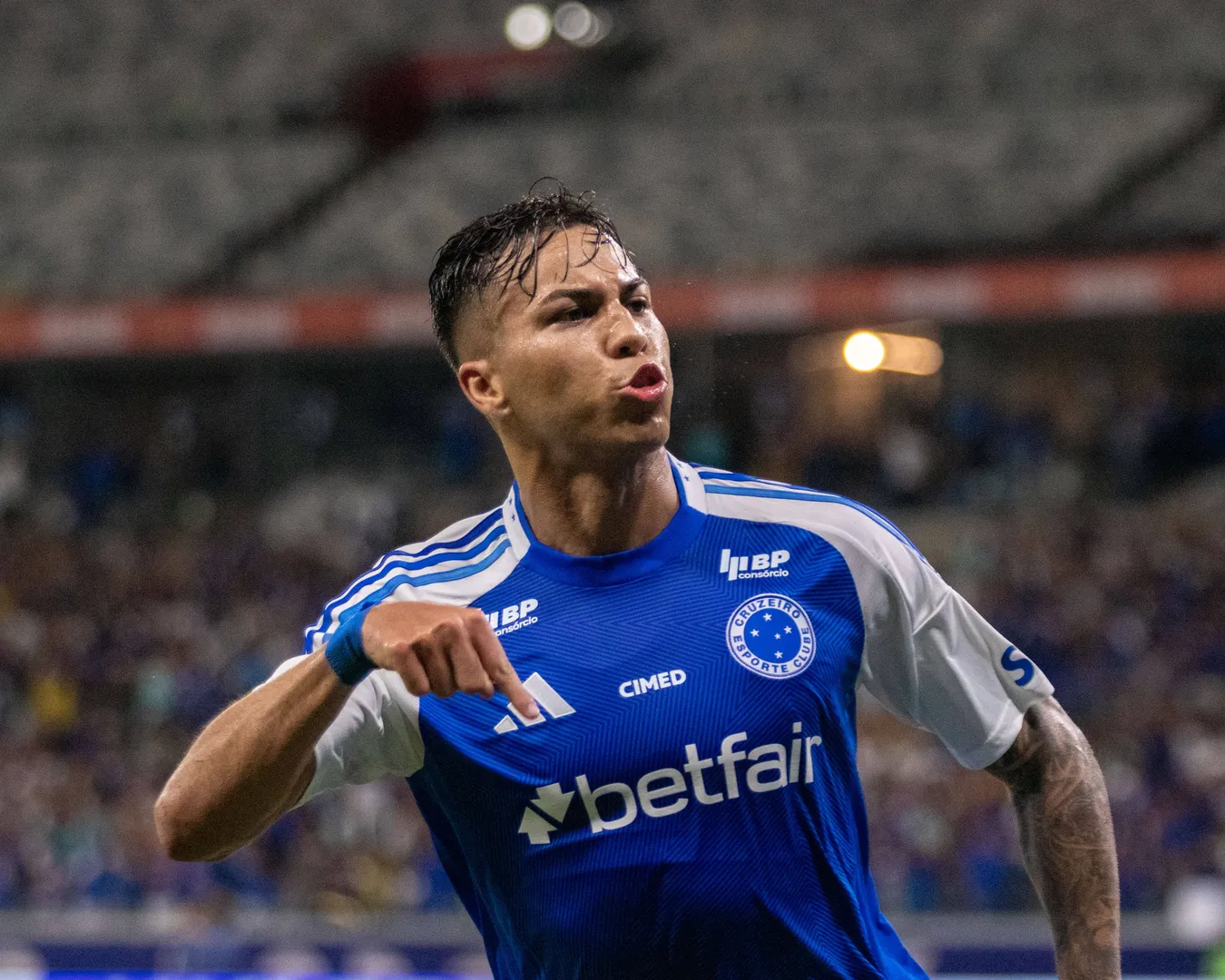 Kaio Jorge celebra gol do Cruzeiro