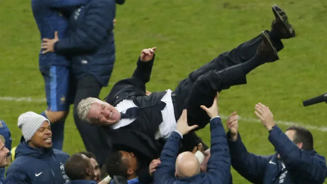 Deschamps vai de maldito a milagreiro em quest&atilde;o de dias