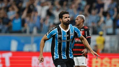 Tr&ecirc;s minutos mudam jogo, aliviam o Gr&ecirc;mio e aumentam press&atilde;o sobre o Flamengo