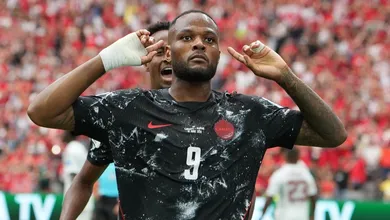 Canad&aacute; 6&times;0 Catar: Tarde hist&oacute;rica de anfitri&otilde;es &eacute; ofuscada por grave les&atilde;o de Kon&eacute;