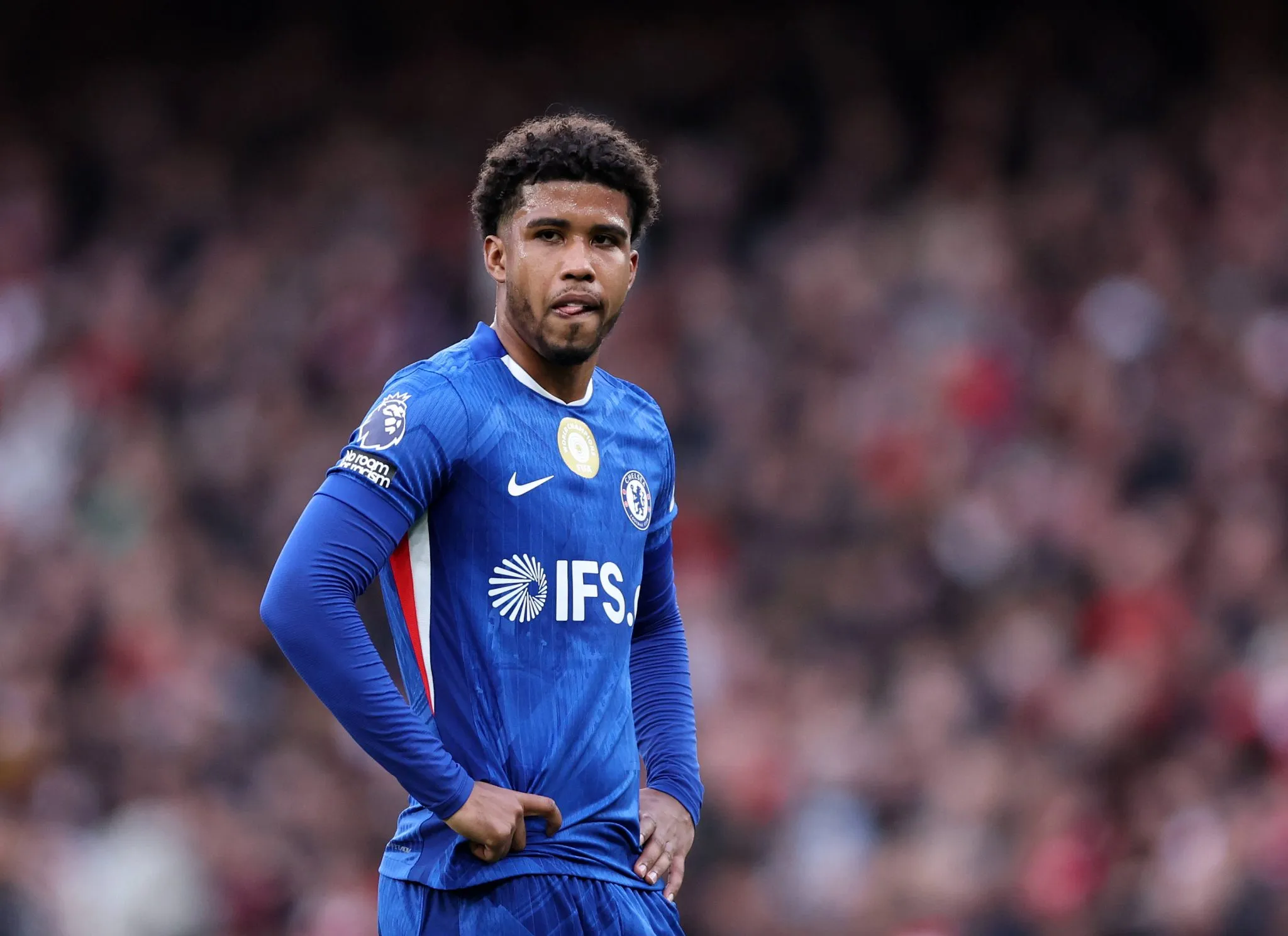 Andrey Santos em a&ccedil;&atilde;o pelo Chelsea 
