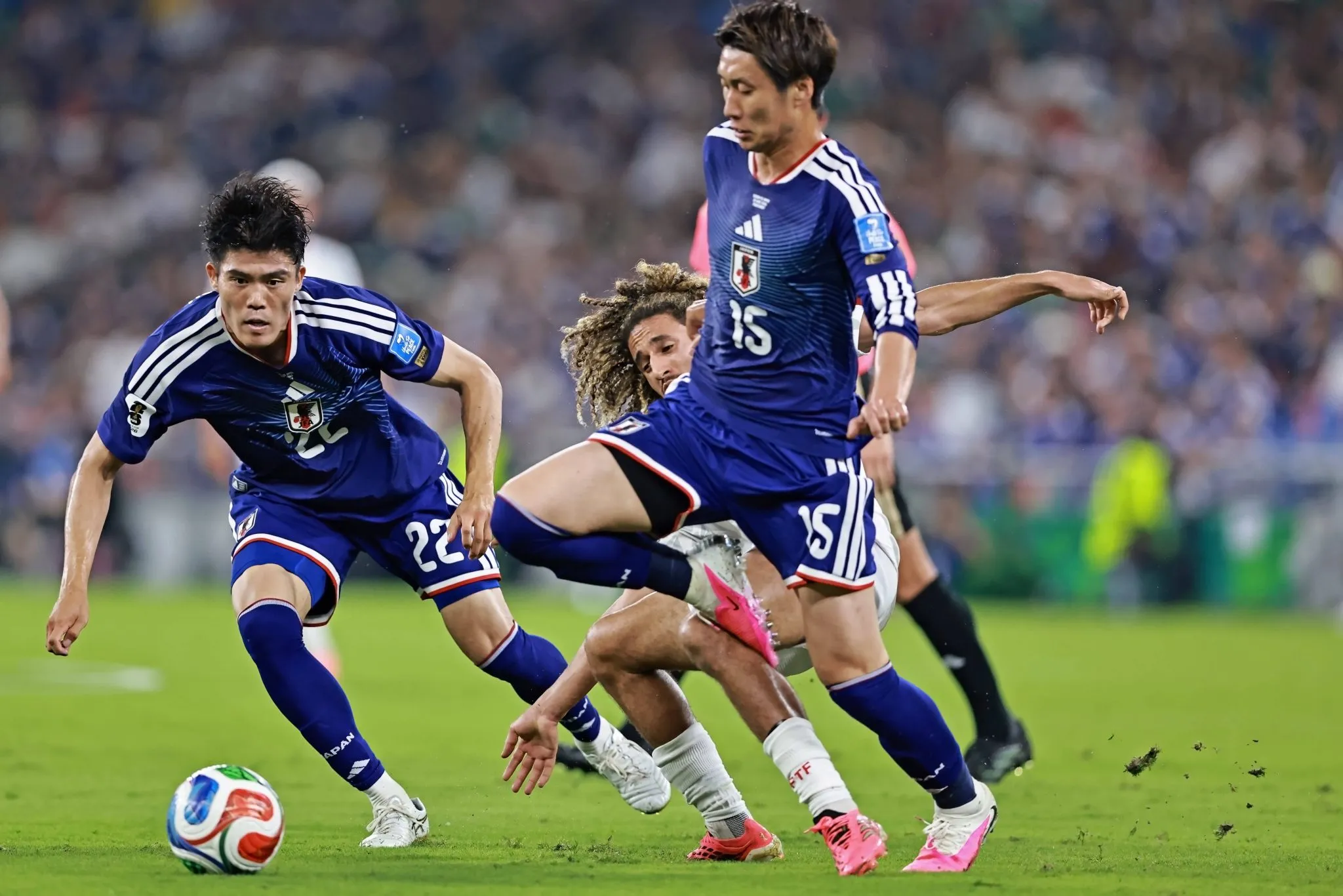Daichi Kamada e Takehiro Tomiyasu em a&ccedil;&atilde;o pela sele&ccedil;&atilde;o japonesa