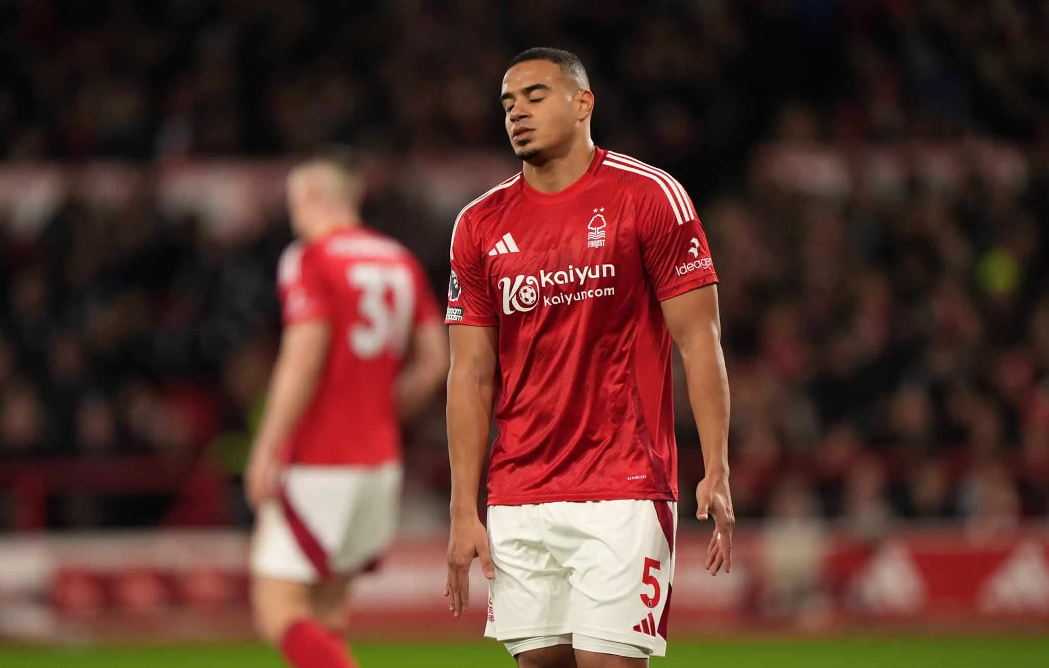 Ex-United salva erro de Murillo em virada do Nottingham Forest sobre o Aston Villa