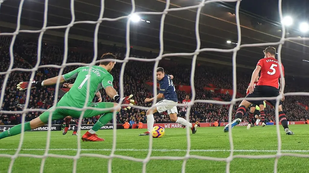 Herrera fez um gol de letra para o United que, de novo, sofreu mais do que deveria