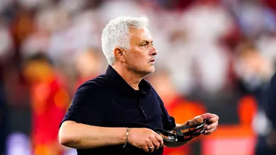 Mourinho: &ldquo;Estamos mortos de cansa&ccedil;o, mas orgulhosos. N&atilde;o tive contato com ningu&eacute;m e tenho um ano de contrato&rdquo;