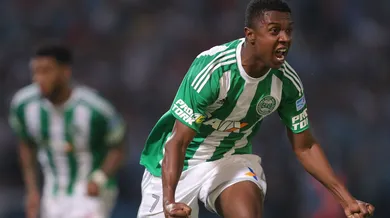 O Coritiba calou a multid&atilde;o em C&oacute;rdoba para arrancar uma classifica&ccedil;&atilde;o que parecia imposs&iacute;vel