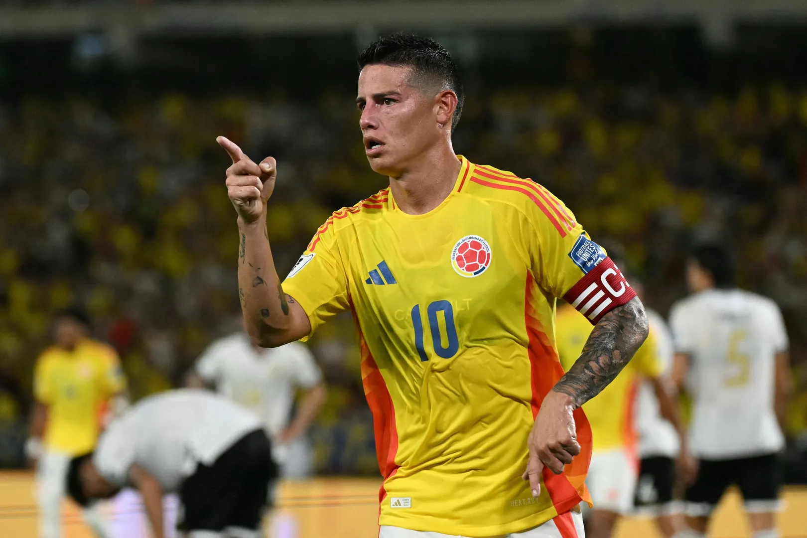 James Rodr&iacute;guez comemora gol da sele&ccedil;&atilde;o colombiana