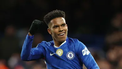 &lsquo;Boa not&iacute;cia para os torcedores do Chelsea. H&aacute; mais Est&ecirc;v&atilde;os a caminho&rsquo;