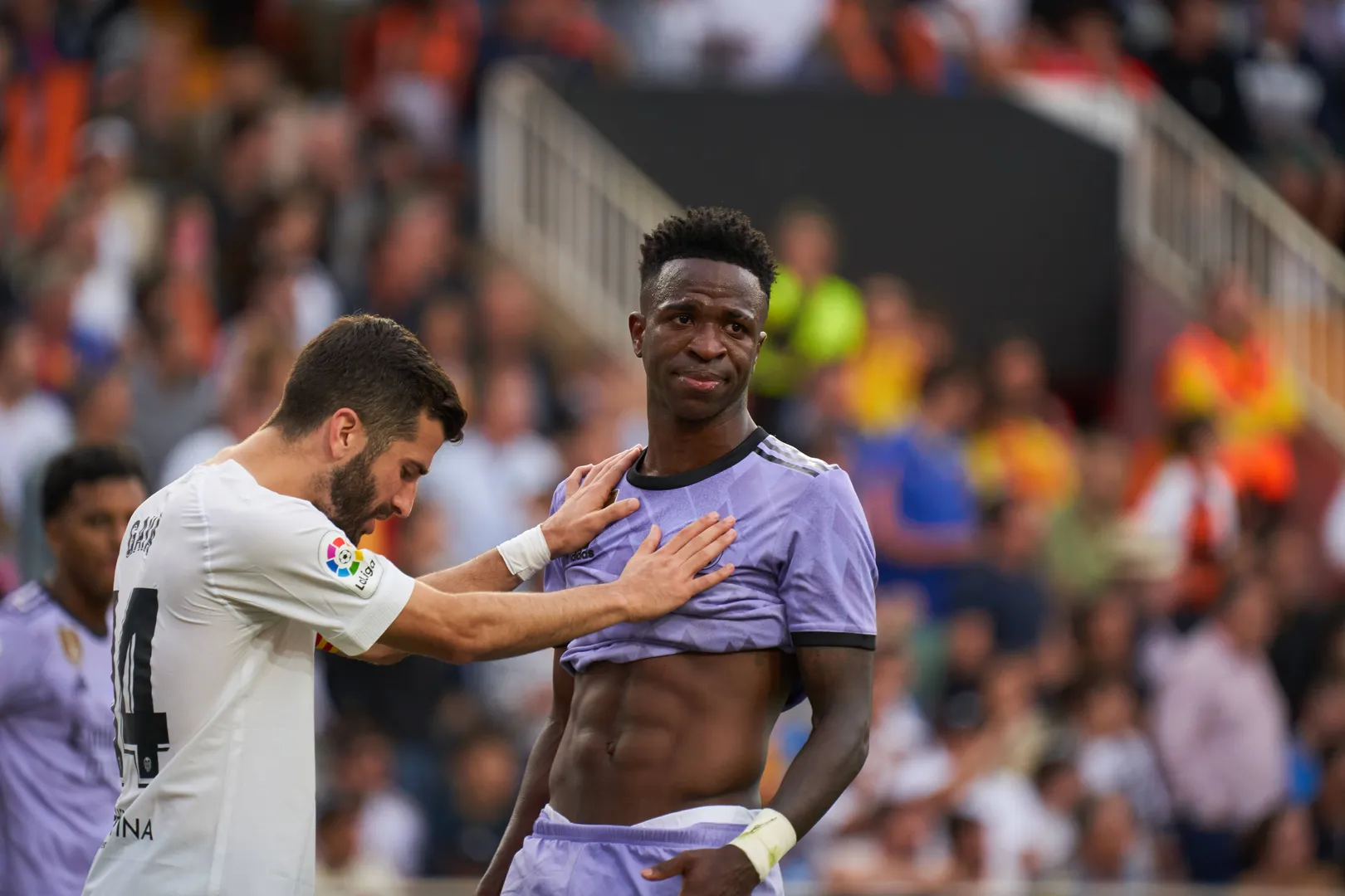 O choro de Vinicius Junior ao ser alvo de racismo contra o Valencia