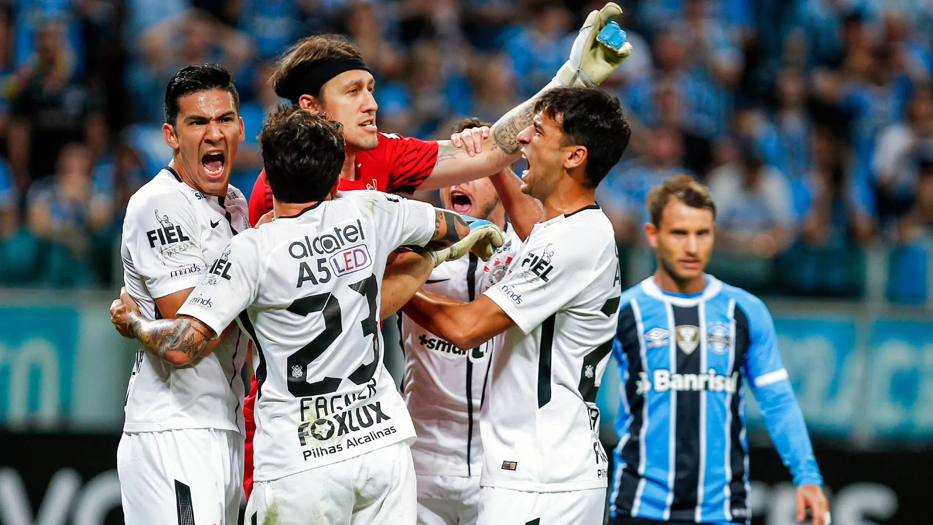 Corinthians bateu Gr&ecirc;mio com C&aacute;ssio e o surpreendente Paulo Roberto como destaques