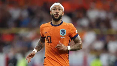 Corinthians oferece estrutura, mas Depay escolhe realizar exames na Holanda