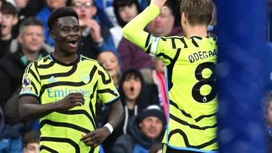 Seguro e letal, o Arsenal passou a batata quente para o Liverpool