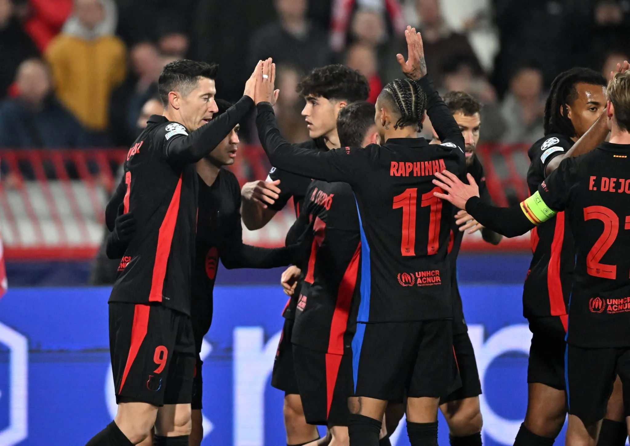 Em novo show de Barcelona e Raphinha, Lewandowski se aproxima da hist&oacute;ria na Champions