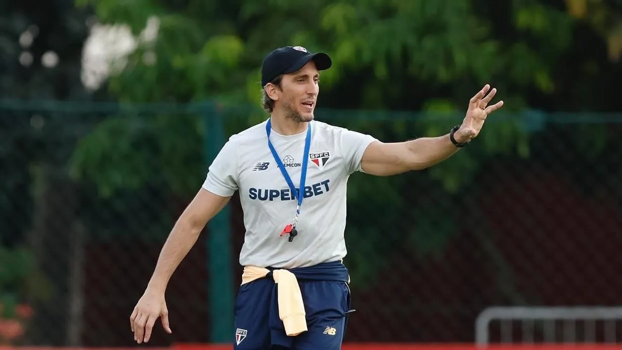 Como &eacute; a rotina de Zubeld&iacute;a quando est&aacute; suspenso em jogo do S&atilde;o Paulo