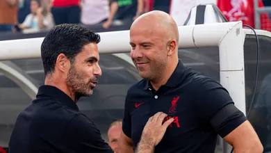 Liverpool d&aacute; ultimato com oferta de R$ 300 milh&otilde;es por capit&atilde;o rival para desbancar Arsenal
