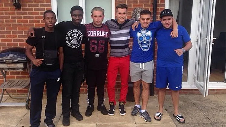 Drenthe leva torcedores do Reading para um torneio de Fifa em sua casa