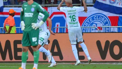 Cuiab&aacute; passeia na Fonte Nova e complica a vida do Bahia no Brasileir&atilde;o