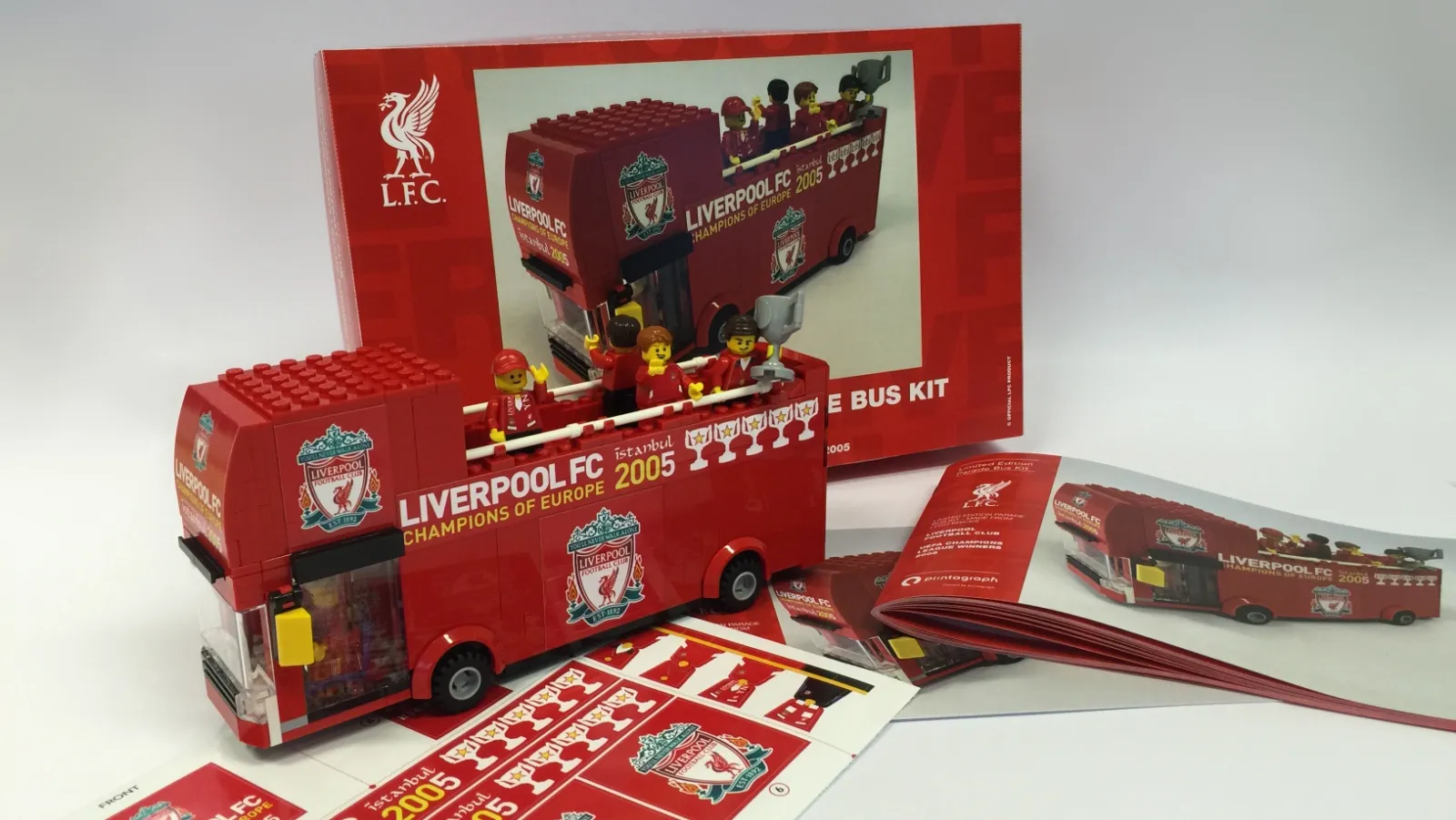 Genial: Criaram um Lego do &ocirc;nibus que desfilou com o Liverpool campe&atilde;o da Champions em 2005