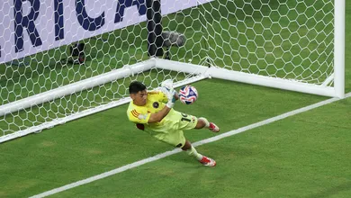 Eterna promessa ofusca o amigo Messi e vira a grande estrela da estreia do Mundial