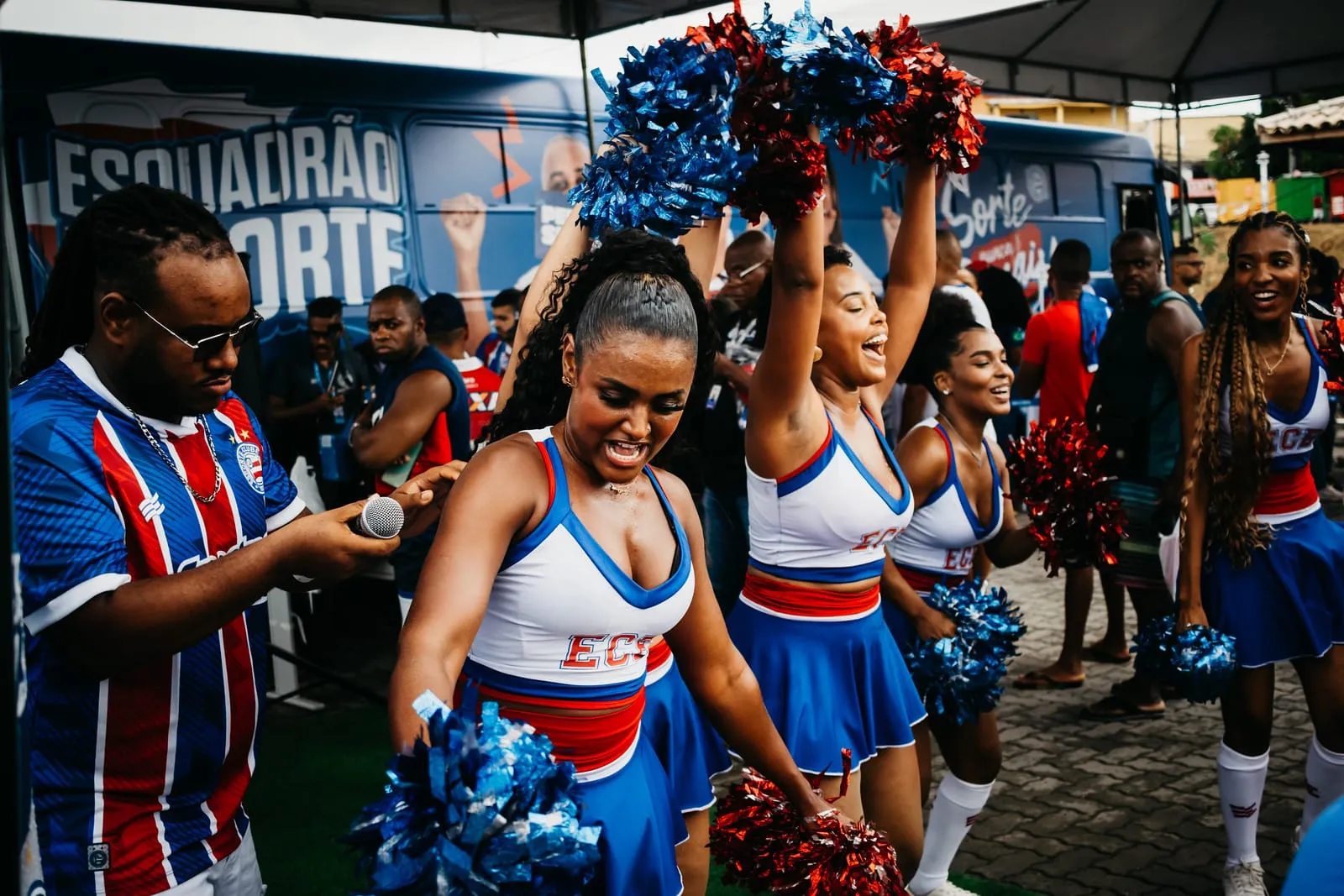 Torcida do Bahia aproveita anivers&aacute;rio do clube para cobrar contrata&ccedil;&otilde;es nas redes sociais