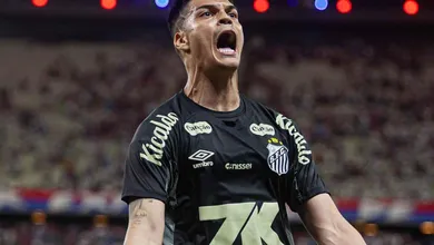 Santos sofre em jogo que parecia tranquilo, mas vence Fortaleza e sai do Z4