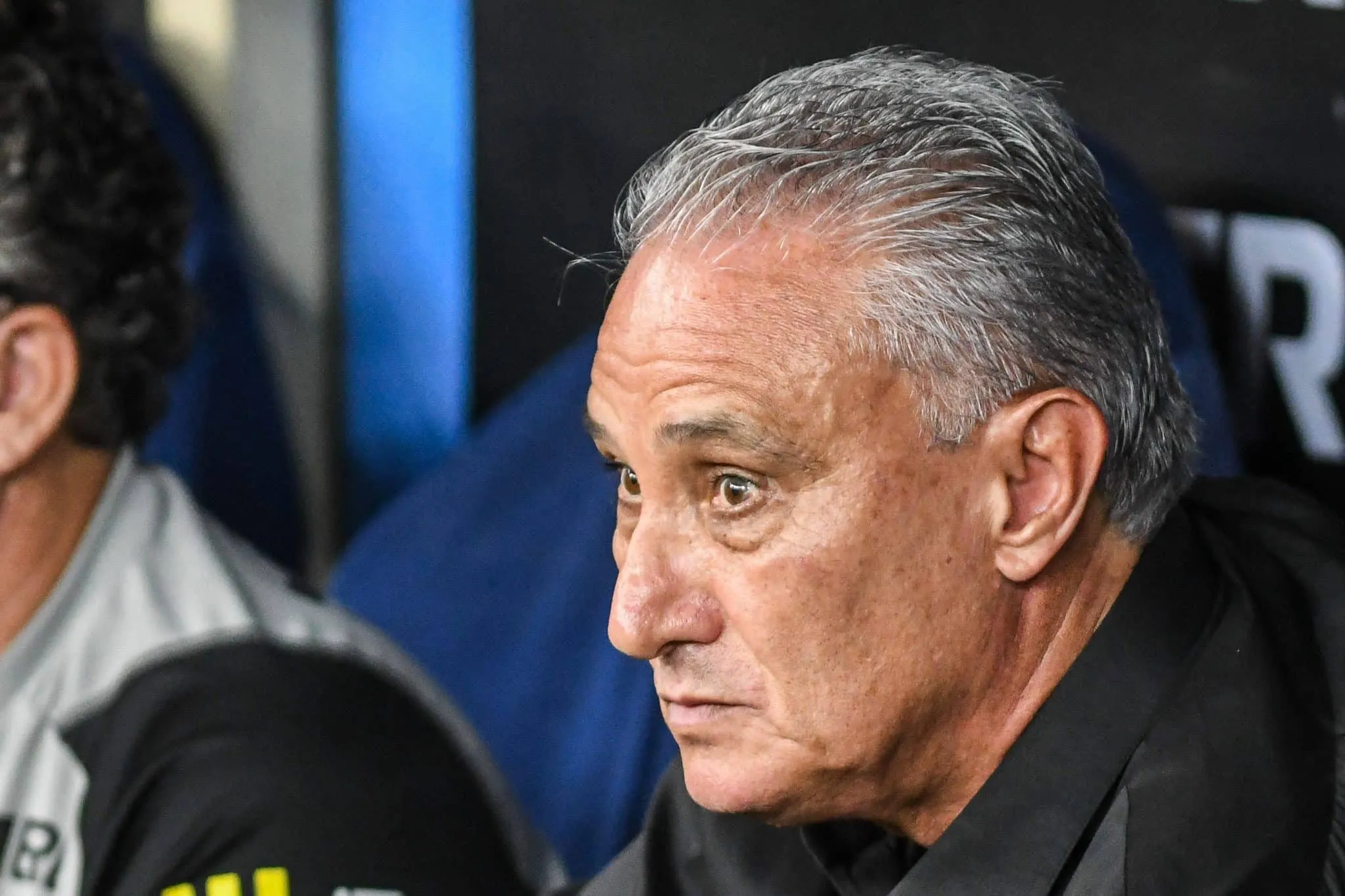 Tite perde a oportunidade de abrir o jogo sobre Gabigol, mas compensa com Allan