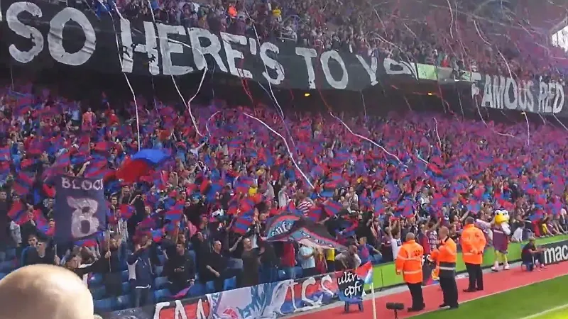 Torcida do Crystal Palace d&aacute; clima sul-americano &agrave; Premier League