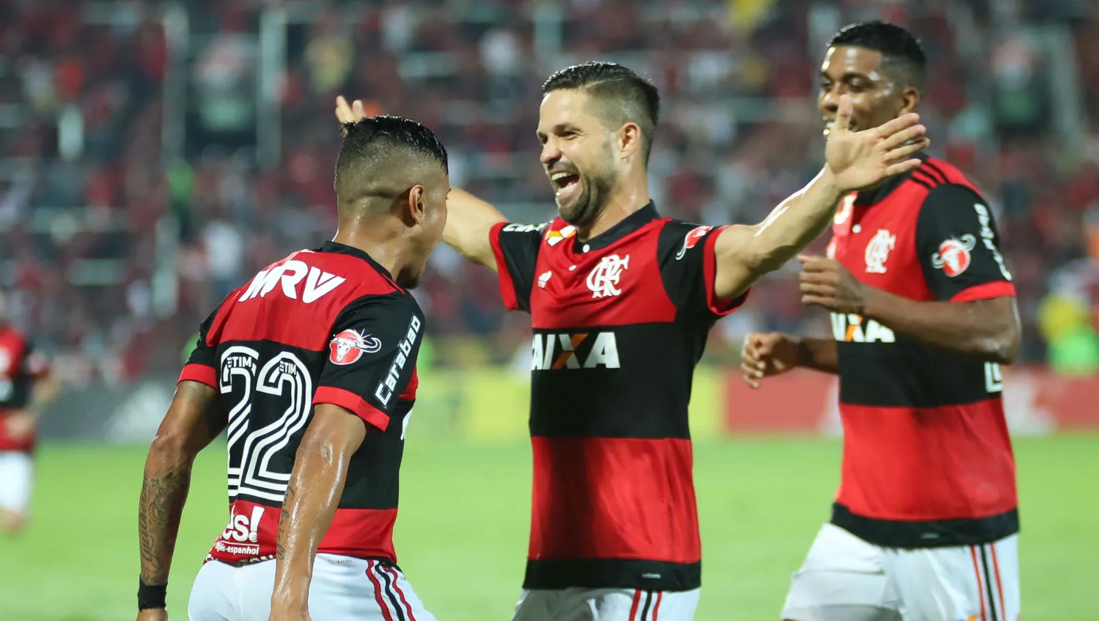 A disputa por um lugar no time ajudou o Fla a conquistar &oacute;tima vit&oacute;ria contra o Santos