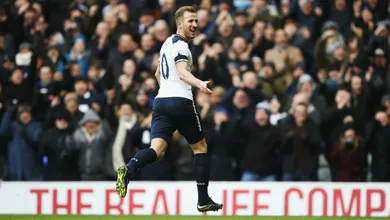 Com tr&ecirc;s de Kane e grande atua&ccedil;&atilde;o coletiva, Tottenham conquistou uma vit&oacute;ria devastadora
