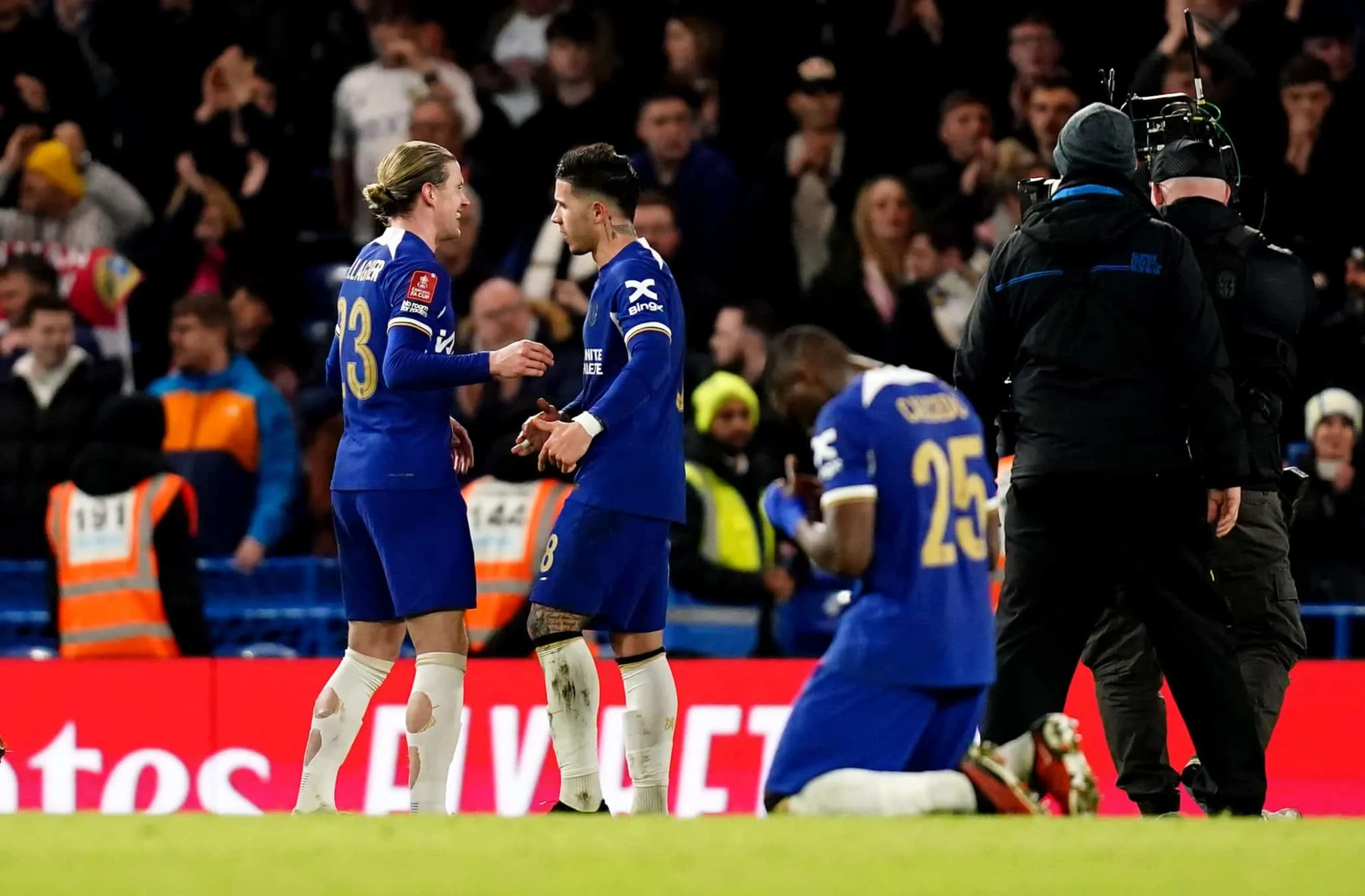 O Chelsea das copas precisa dar as caras na Premier League