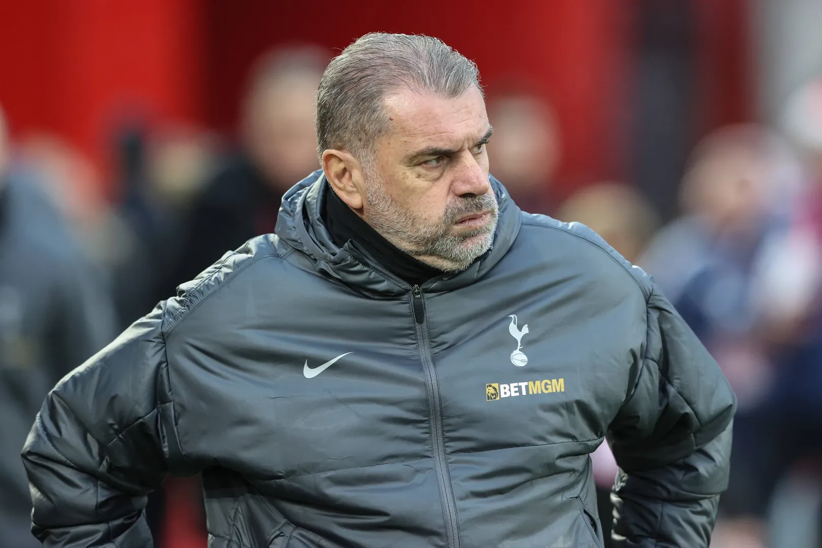 Ange Postecoglou est&aacute; por um fio no Tottenham e deve deixar o gigante da Premier League em caso de rev&eacute;s para o Liverpool na Copa da Liga Inglesa