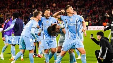 Com um belo gol, Coventry City superou o Middlesbrough e enfrentar&aacute; o Luton por vaga na Premier League