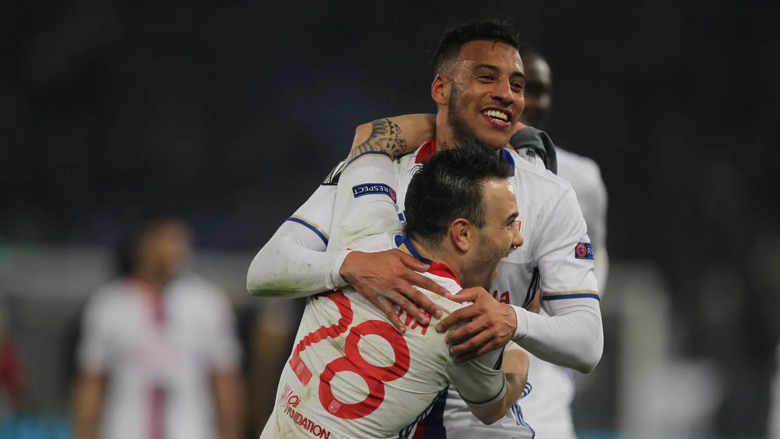 A Roma insistiu at&eacute; o &uacute;ltimo segundo, mas o Lyon avan&ccedil;ou ap&oacute;s outro duelo eletrizante