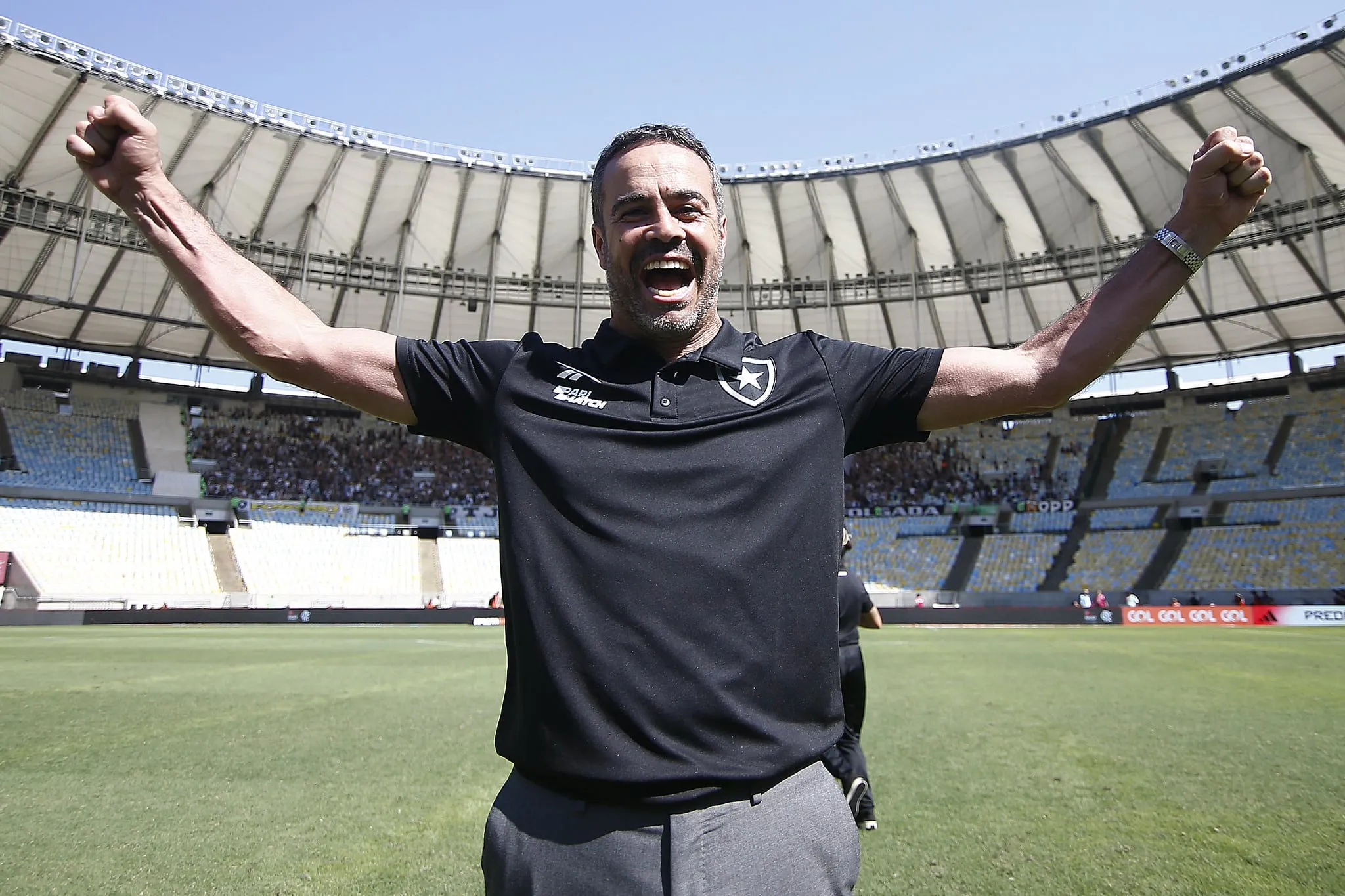 J&aacute; tem a cara de Artur Jorge? Botafogo p&otilde;e as garras para fora com novo t&eacute;cnico
