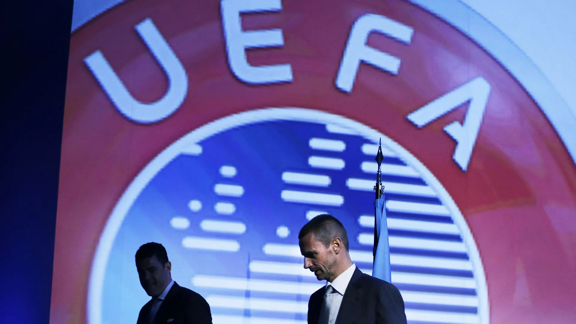 Presidente da Uefa admite que temporada ter que ser encerrada, mas mant&eacute;m esperan&ccedil;a de continuar