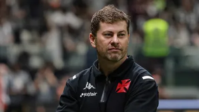 T&eacute;cnico do Vasco tenta explicar escolha por L&eacute;o, mas n&atilde;o descarta mudan&ccedil;a na zaga