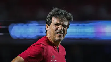 Fluminense cede virada ao S&atilde;o Paulo e entra na zona de rebaixamento do Brasileir&atilde;o