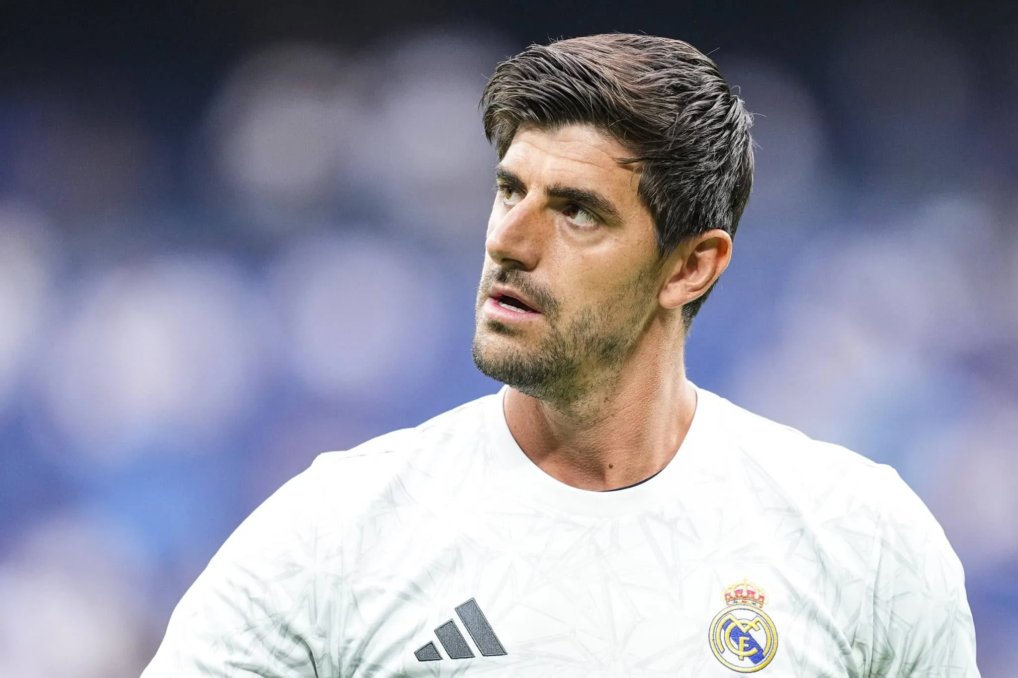 Como sa&iacute;da de Courtois resultou em preju&iacute;zo bilion&aacute;rio ao Chelsea?