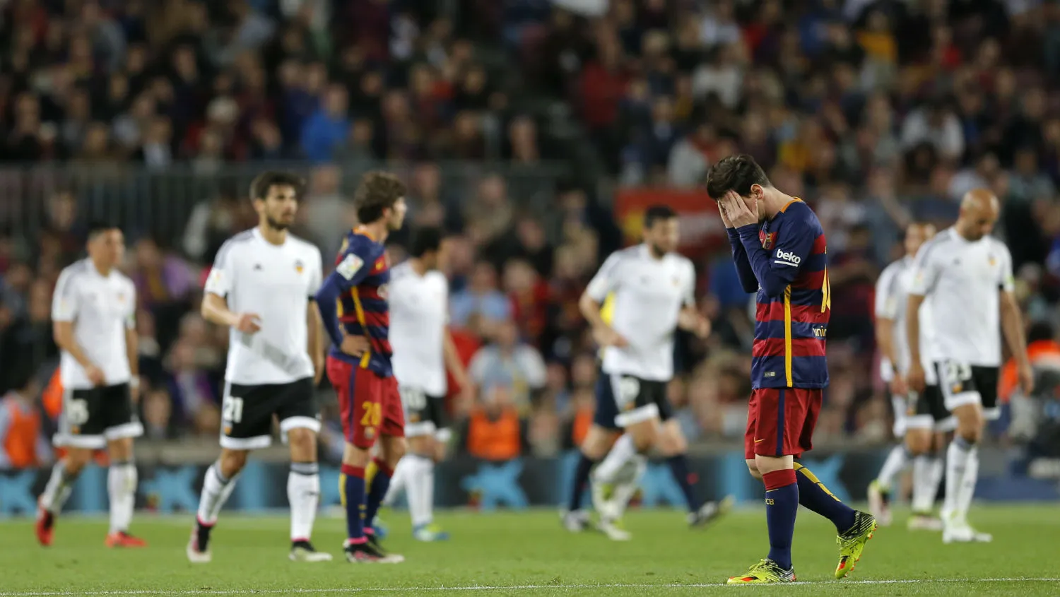 Diego Alves impediu que o Barcelona respirasse em meio &agrave; crise