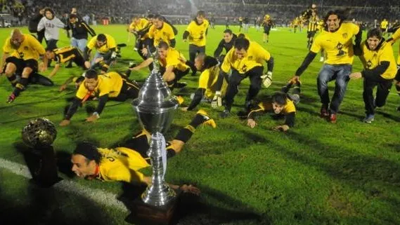 Come&ccedil;o preocupante e fim glorioso para o Pe&ntilde;arol