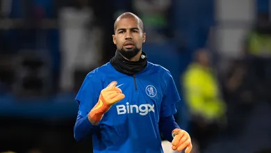 Titular de sele&ccedil;&atilde;o e ex-unanimidade do Barcelona: Os dois alvos do Chelsea para o gol