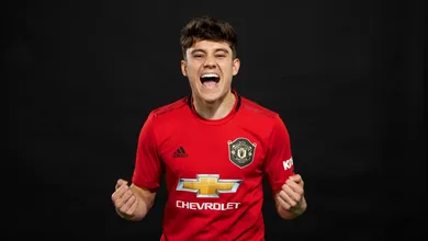 Daniel James &eacute; anunciado pelo Manchester United um ano depois de quase jogar a quarta divis&atilde;o inglesa