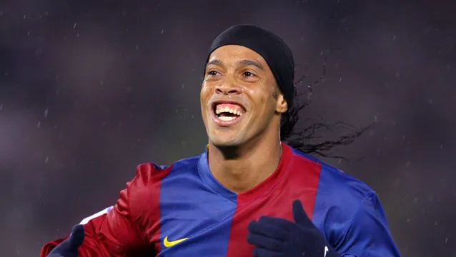 &lsquo;Quem melhor me entendeu&rsquo;: Ronaldinho Ga&uacute;cho se declara para ex-t&eacute;cnico do Barcelona