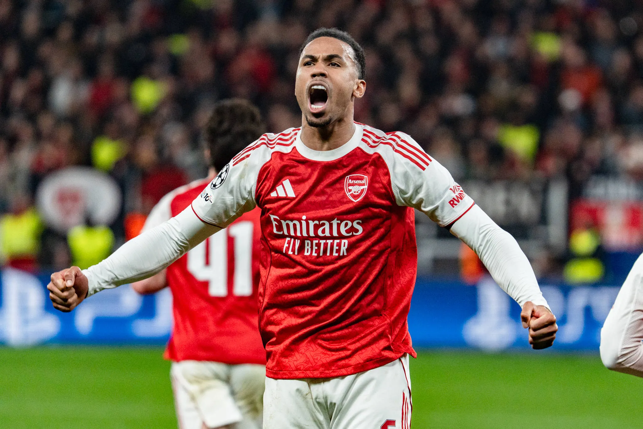 Gabriel Magalh&atilde;es em a&ccedil;&atilde;o pelo Arsenal