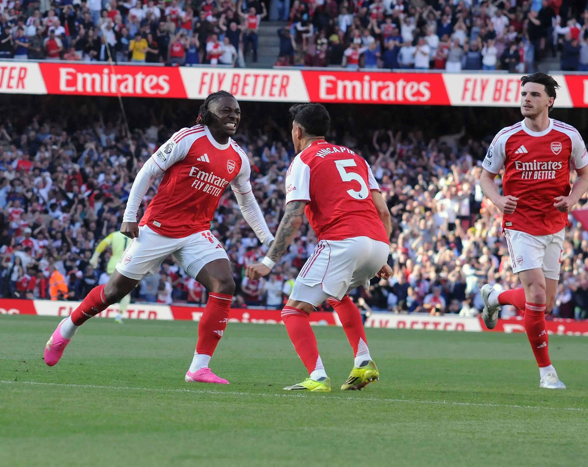 Eberechi Eze durante comemora&ccedil;&atilde;o de gol do Arsenal (Foto: IMAGO / Colorsport)